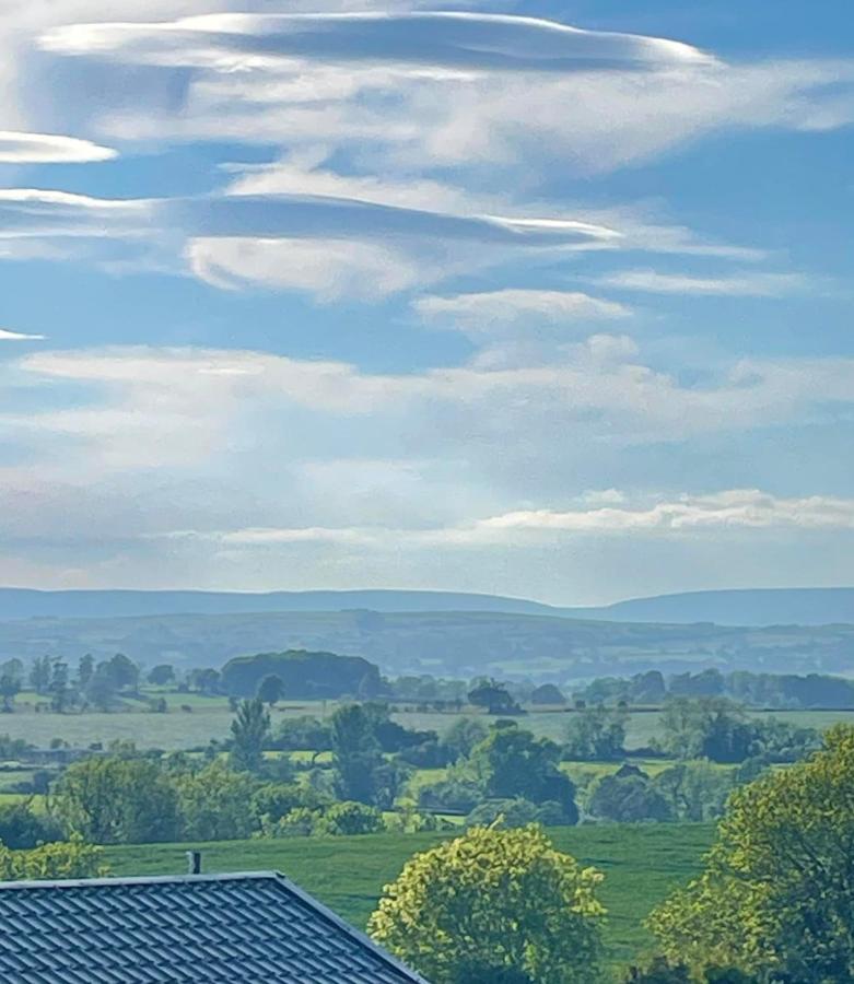 Ribble Valley Lodge Retreat ジスバーン エクステリア 写真