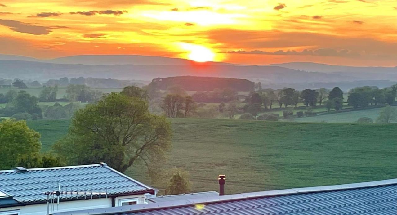 Ribble Valley Lodge Retreat ジスバーン エクステリア 写真
